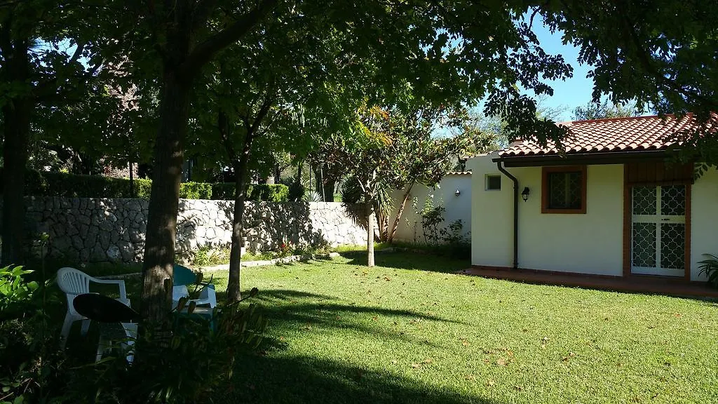 Le Cabanon Guest House Floridia